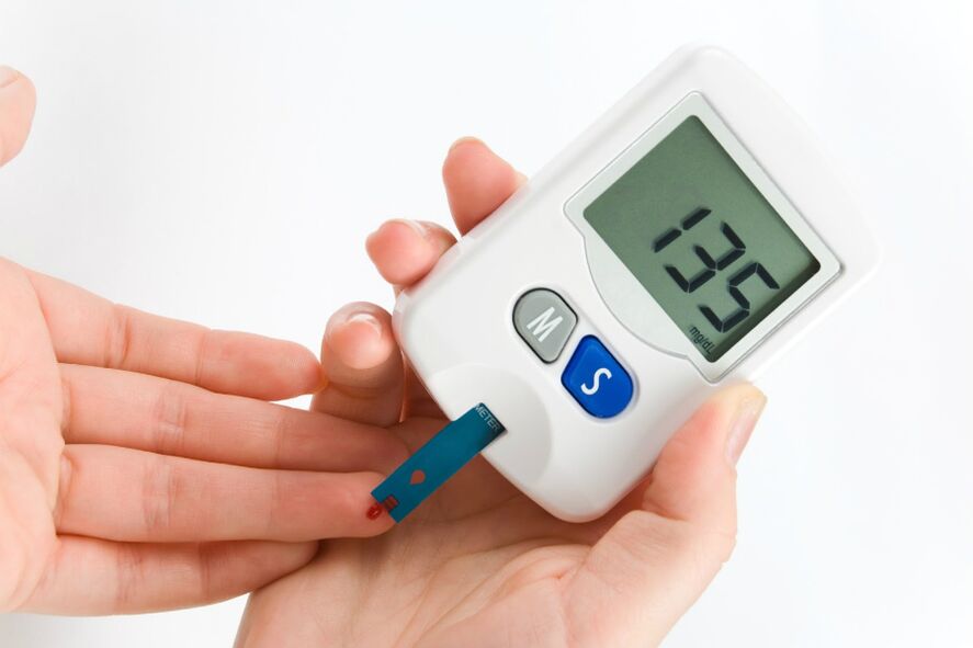 Selbstversuche des Blutzuckerspiegels bei Diabetes mellitus